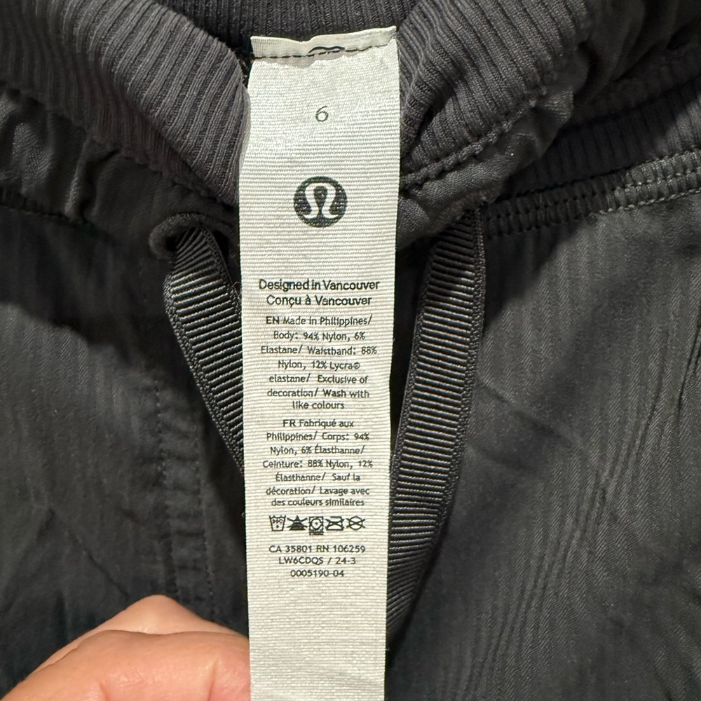 lululemon women’s cropped pants - Picture 2 of 3
